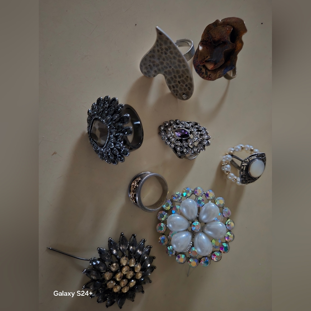Elegant Silver and Pearl Ring Set